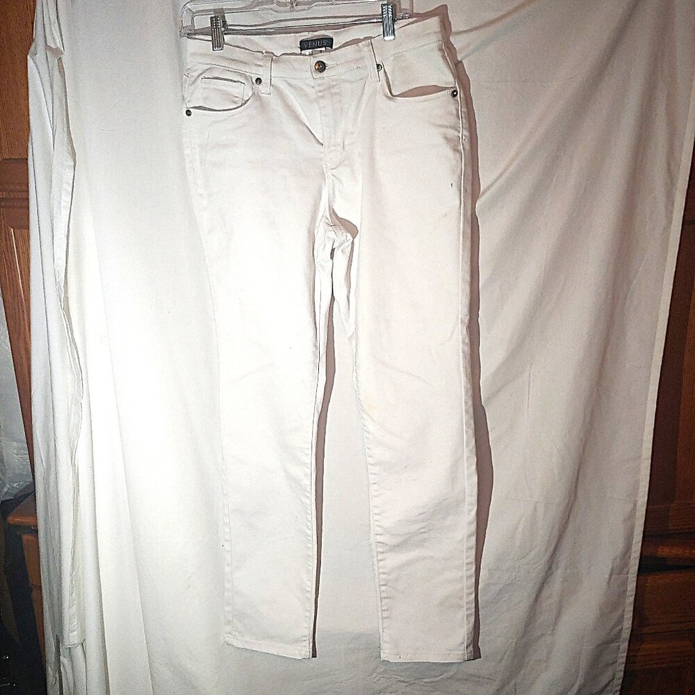 Venus CurveLift Straight-Leg Jeans – Sculpt & Define